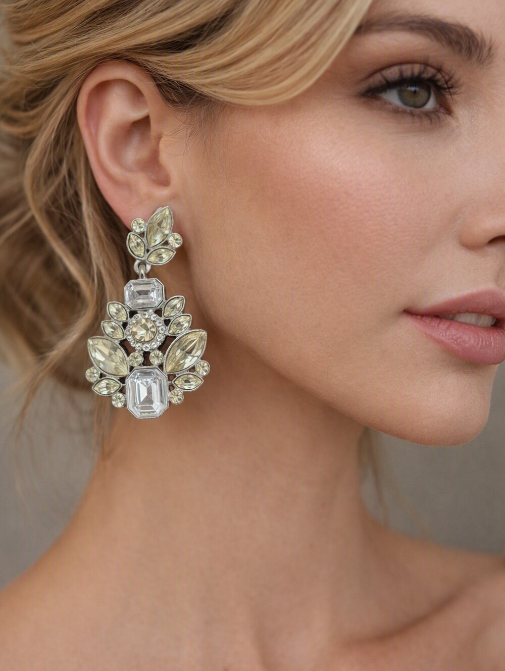 FREE W/ BUNDLE $25+ - Dynamite Rhinestone Earrings